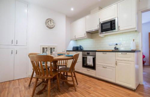 Fabulous 2 Bed Cottage - Outstanding Sea Views - Foto 5