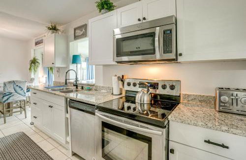 Port Charlotte Home with Sunroom, Grill and Fire Pit! - Foto 11