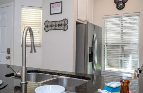 Cozy Townhouse with Private Pool in Kissimmee - Photo 63