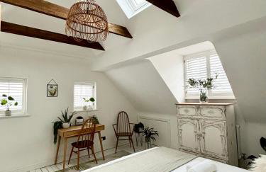 Stunning 3 bedroom & 2 bathroom cottage with patio - Foto 10