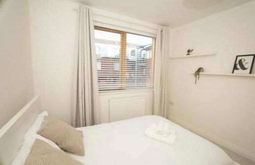 Spacious 4BR 4BA gated townhouse with balconies, Central JQ - Foto 12