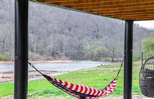 Riverfront Caddo Shack Home with Views and Fire Pit - Foto 35