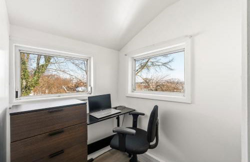 Family Retreat Near NYC w/ Parking & Views - Foto 16