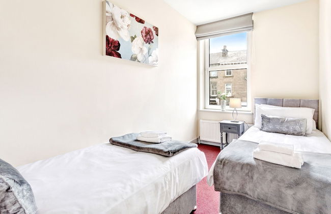 Granville Apartments - Photo 2