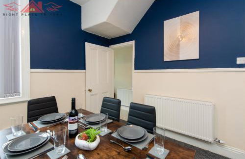 Darlington Modern 2 Bed Apartment Great for Contractors - Photo 2