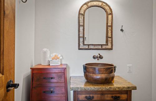 Teton Melody by KABINO Partial Air Conditioning Hot Tub FirePit Foosball Telescope Games WiFi Grill Mtn Views - Foto 28