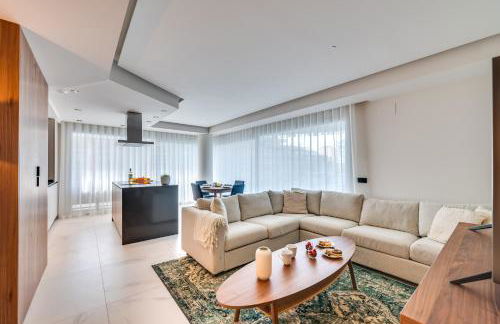 Newly Built 3 BDRM Luxury Apt Close to the Beach - Photo 14