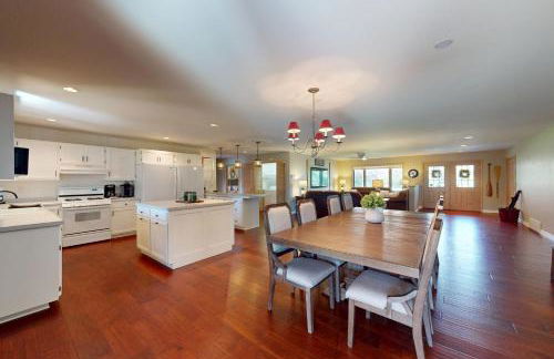 The 19th Hole Lakeside - Photo 3