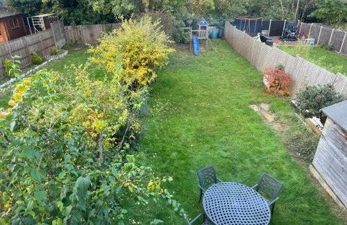 3 Bed House in Cheam, London with Garden, Parking and Playground - Photo 20