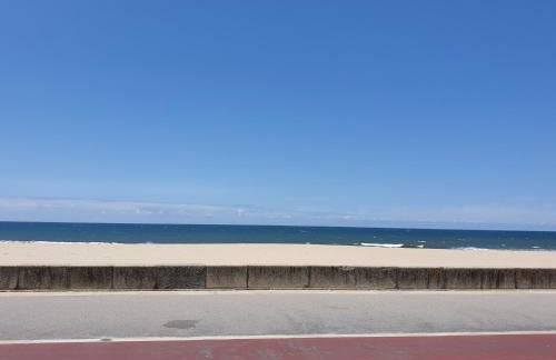 The Shore @ Atlantic Beach - Waterfront Beach House, Tiny Pool, Terrasse - Foto 38