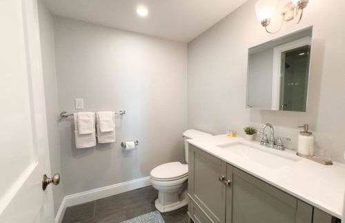 Charming Hyannis 3 Bed 2 Bath - Foto 11