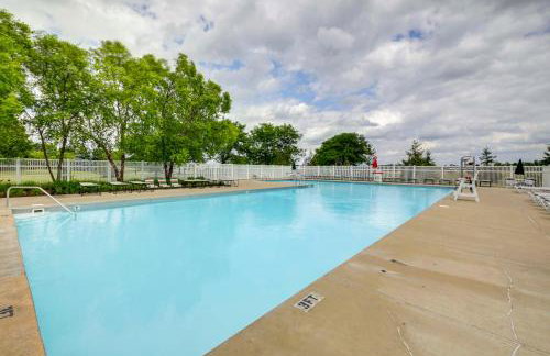 Camby Home with 3 Living Areas and Community Pool! - Foto 2