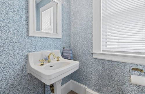 Prime West Hartford Center Location- Historic Gem - Foto 16