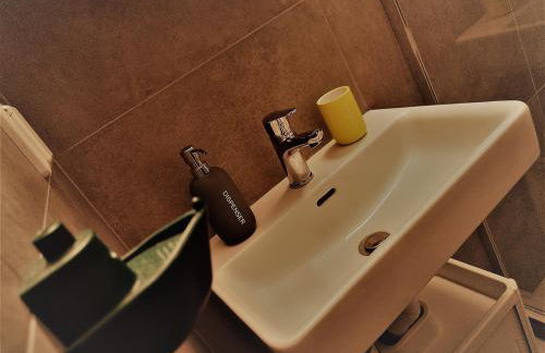 MickeyHouse - Photo 18