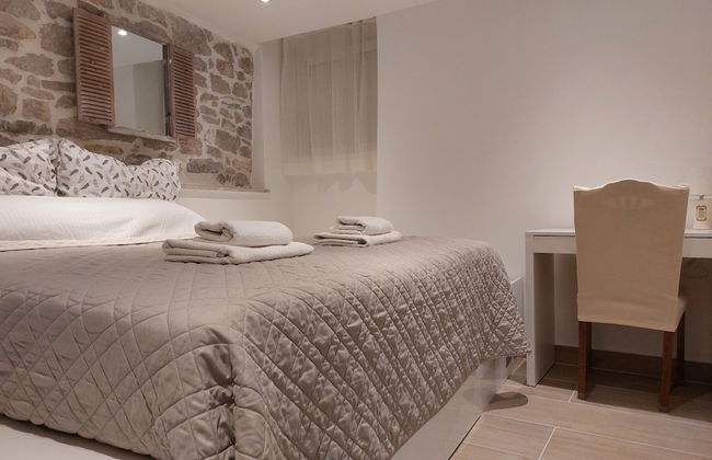 Homey 1-BR Apt - Photo 6