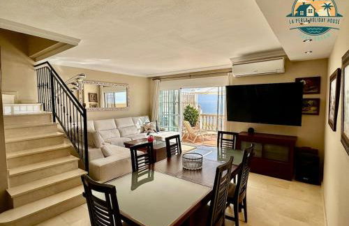 Seafront Townhouse with Stunning Mediterranean Views, community pool - Foto 18