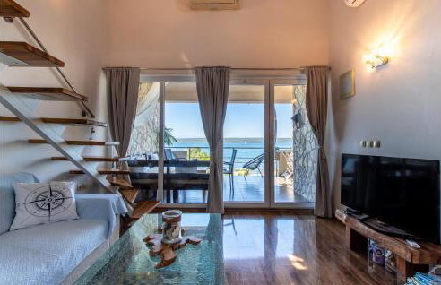 Amazing Apartment In Dobropoljana - Photo 2