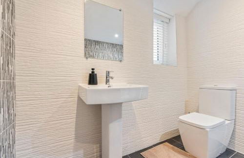 Awesome Coventry Home for Business Contractors and Suitable for families with Free Parking 14mins from NEC - Foto 36