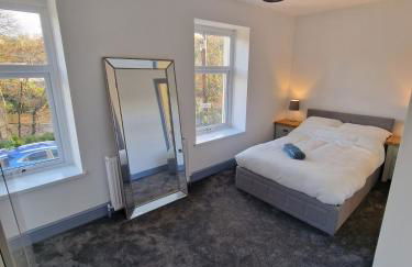 Stunning Modern Riverside Cottage - Photo 11