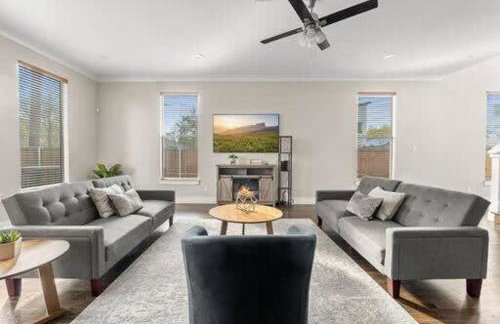 Trinity Groves Retreat - Large Modern 5 BR Home - Foto 6