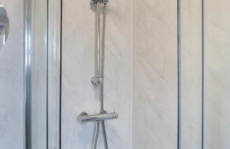 Modern - 2 Bed - Free Parking- by Holiday Homes - Foto 10