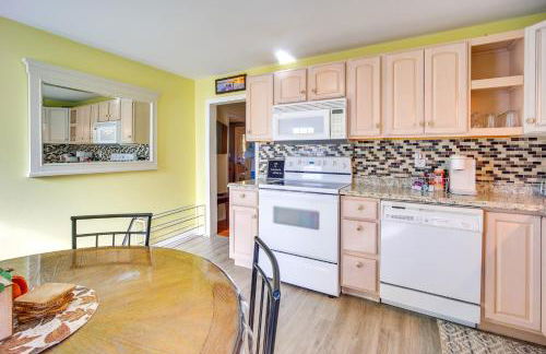 Riverfront Apt with Fire Pit and Yard in Millers Falls - Foto 12