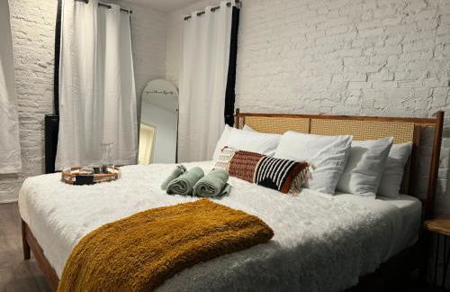 Jungle House Columbus Downtown Free Parking Sleeps 8 - Steps to Convention Center & Nationwide Arena - 2BR Short North Luxury Home - Over 5,800 Five Star Stays - Foto 2