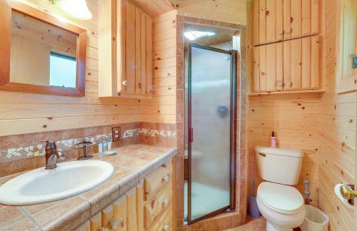 Waterfront Torch Lake Cottage with Dock and Fire Pit! - Foto 16