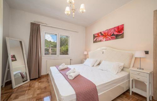 JASMINE - ONE BEDROOM APART WITH BALCONY - Photo 1