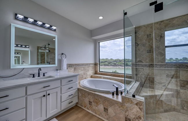 Luxury Lakefront Home-private Dock - Dipping Pool! - Foto 30