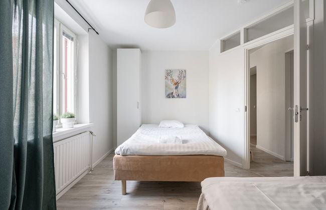 Spacious Downtown Apt with Balcony that Hosts 10 - Foto 7