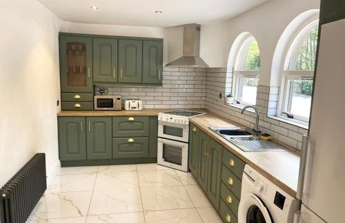 Victoria Gate Lodge - Photo 7