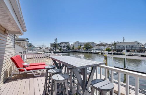 Bayfront Home with Boat Dock and Deck in Forked River - Foto 1