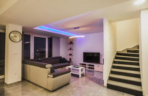 Holiday home Leko with outdoor pool and hot tub , can fit 22 people - Foto 29