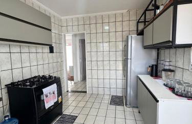 Casa de bairro tranquilo 1 a 10 pessoas com ótima localização e vigia de rua - Foto 27