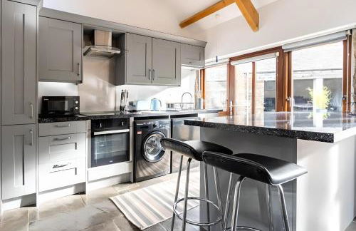 Re-imagined Stone Barns in the Country Near the Coast - Foto 18