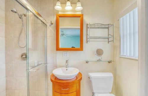 Cozy Beach Walk Home 3BR 2BA + Priv Yard + SmartTV - Foto 7