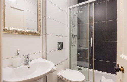 Blue Bliss - Sumptuous, Period Apartment - Photo 7