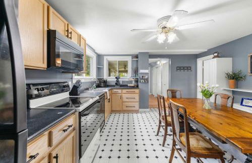 Keuka Wine Trail Vineyard View Farmhouse - Fire Pit & Game Room - Foto 37