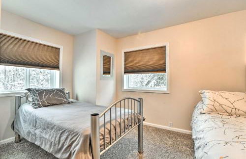 Peaceful Mountain-View Home - Walk to Kenai Lake! - Foto 18