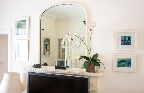 GuestReady - Classic Charm near Holyrood Park - Foto 32