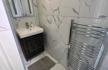 Lovely 2 Bedroom Flat with Roof Terrace in London NW6 - Foto 15