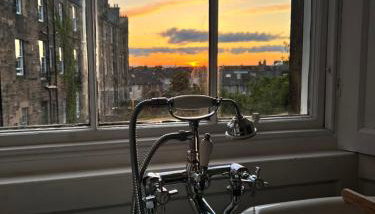 Georgian 4 Bedroom 3 Bathroom New Town Apartment - Foto 5