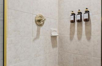 Steps to Edgewater - Sleeps 14 - Fun Game Room Retreat - Foto 51