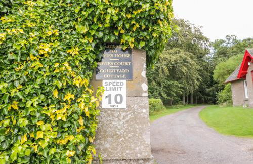 Courtyard Cottage - Photo 23