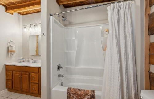 Cozy Lux Cabin With Game Room - Foto 13