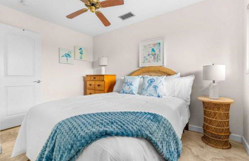 Sunset Harbor Waterfront Villa with Dock Cabana Club - Foto 23