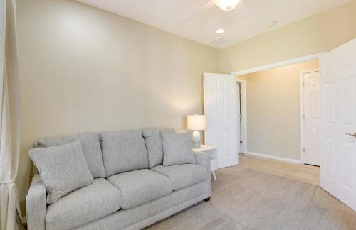 Resort Pools and More Perks! 55 and Goodyear Escape - Foto 11