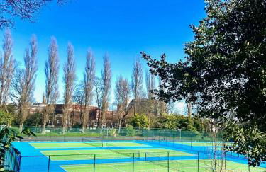 Beautiful Grade 2 Home in centre of Newcastle-St James Park FREE CITY PARKING - Foto 48