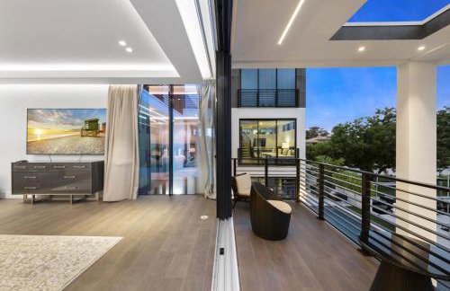 Three Story Waterfront Villa with Basketball and Mini Golf - Foto 20